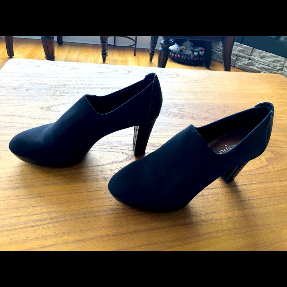 Donald J Pliner platform shoes size 8.5